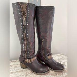 Freebird, Carson, wine, size 9.